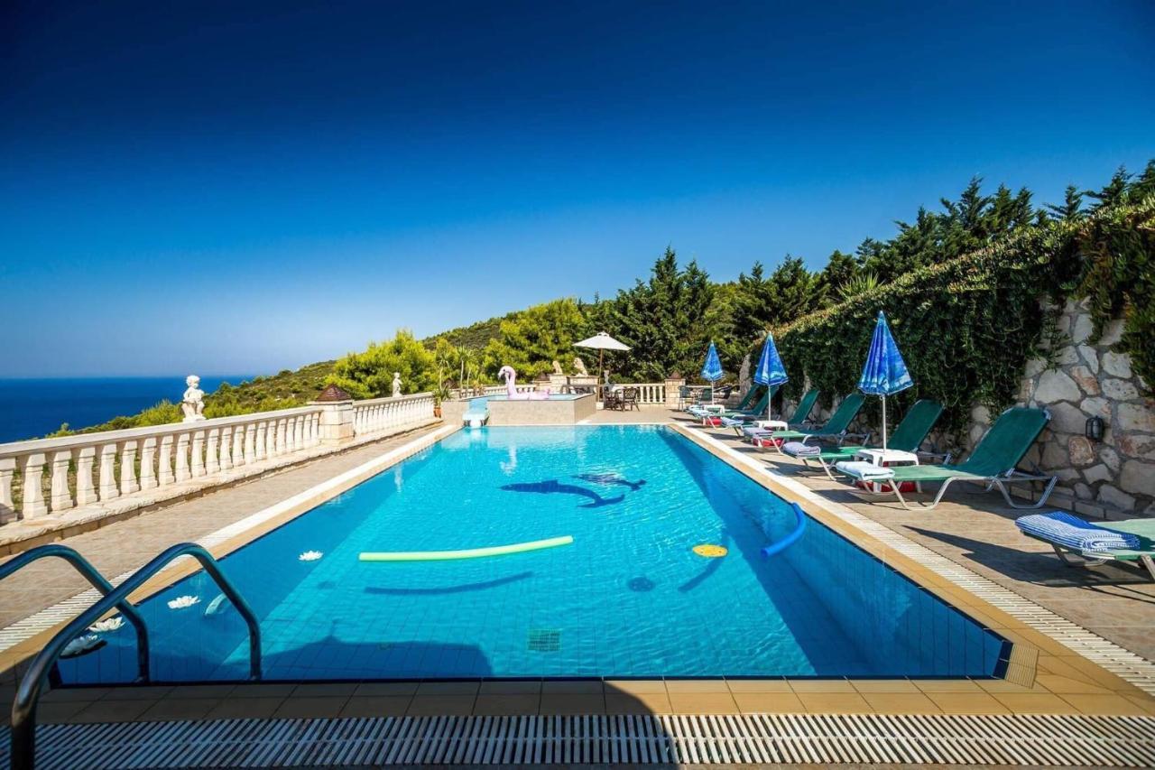 Keri Me Away - Argo'S Summer Poolside Retreatsヴィラ エクステリア 写真